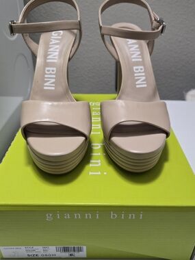 Gianni Bini Honey Sand Ophyliah Platform Ankle-Strap Heells Size 8 NWT